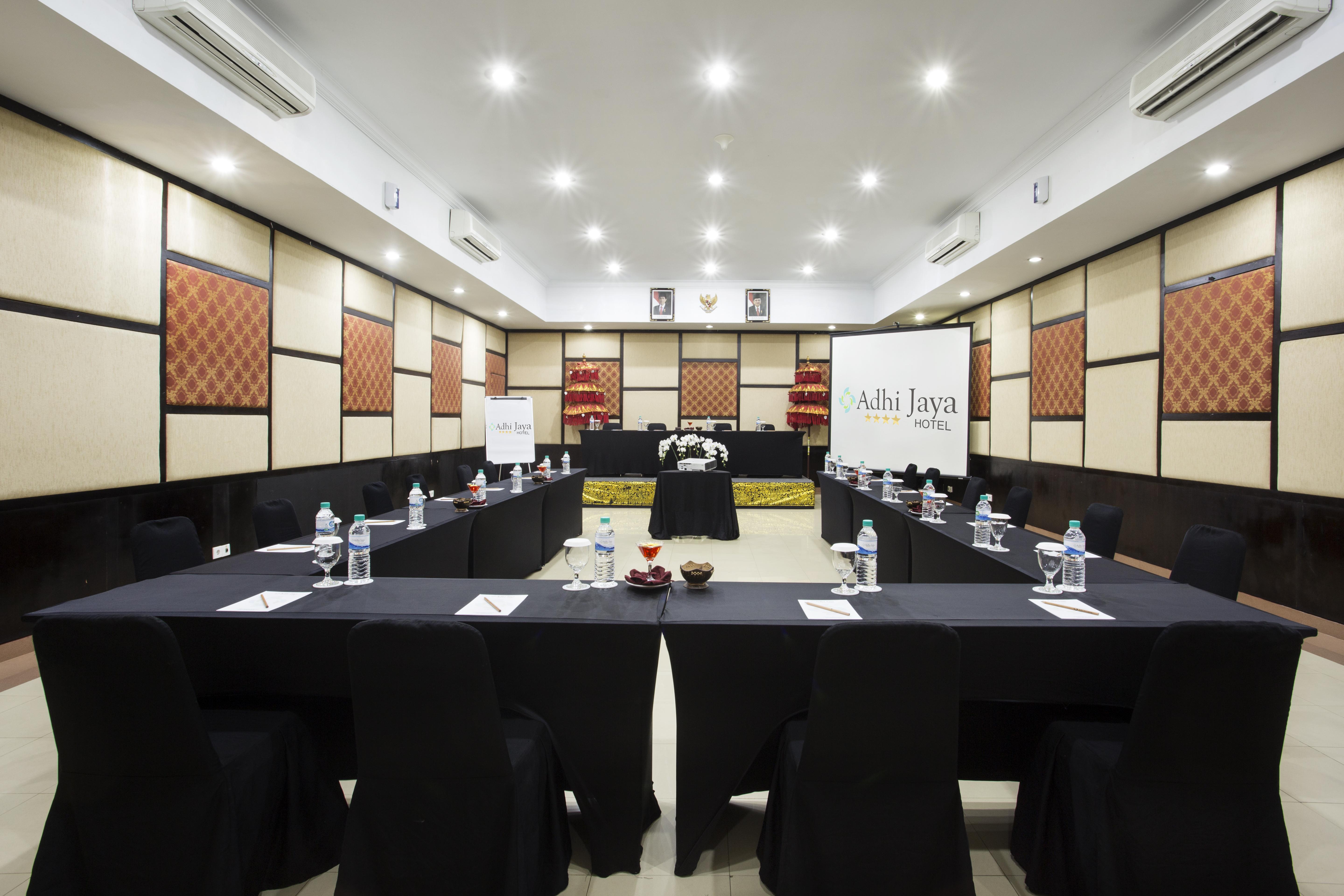 Adhi Jaya Hotel 4*